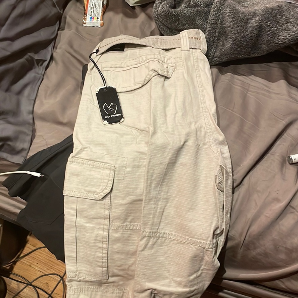 Brand new 32” cargo shorts with belt